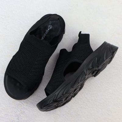 4. Women's closed-toe black sandals Potocki TO90302