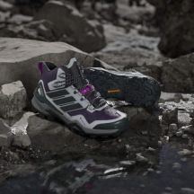 Women's adidas TERREX Skychaser Mid GTX Shoes – Aurora Plum/Carbon/Purple Burst, Size: 38