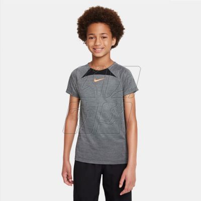 4. Nike Dri-FIT Academy Jr T-shirt DQ8901 010