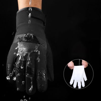 4. Insulated sports phone gloves (size XL) - black