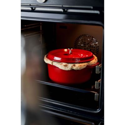 6. Staub Round Cast Iron Pot - 3.8 ltr, Red
