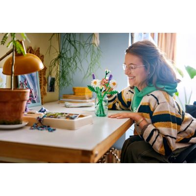 10. LEGO Botanical Collection 11508 - Daisies