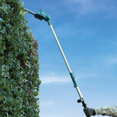 2. Hedge Trimmer 12V UN460WDWA MAKITA
