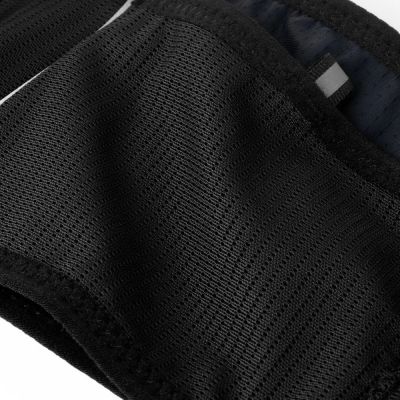 4. Spigen A712 Dynamic Shield M Running Bag - Black