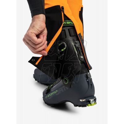 7. The North Face Dawn Turn Hybrid Pant M NF0A827V8W21