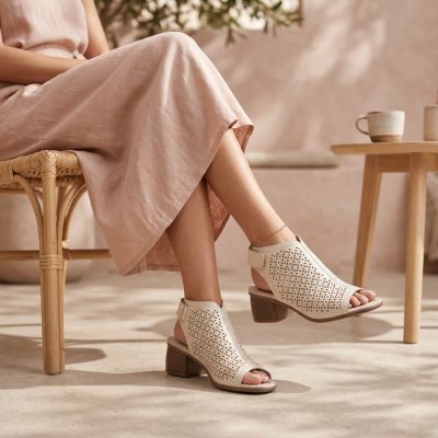 9. Women's beige leather closed sandals Remonte Rieker R8777-60