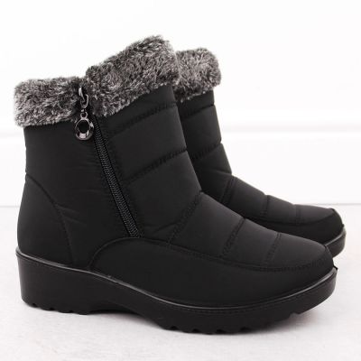 22. Women’s black snow boots with fur lining Vinceza 86231