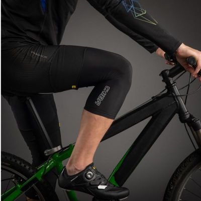 2. CHIBA knee pads M