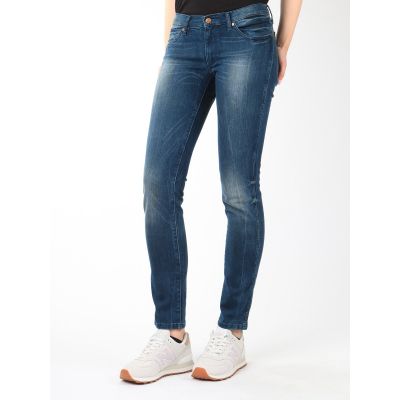 2. Wrangler Hailey Slim Jeans W W22T-XB-23C