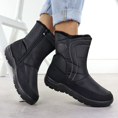 2. Women's flat insulated snow boots, black, Potocki SU33310