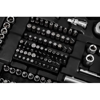 12. Socket wrench set 1/2", 3/8", 1/4", 220 pcs, satin