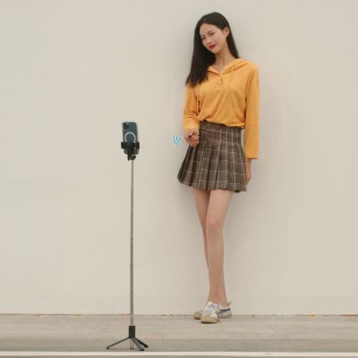 13. Selfie stick WHS1Y telescopic tripod 1m with phone holder - black