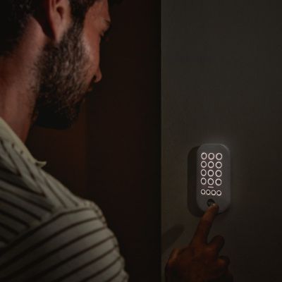 9. Yale Smart Alarm Starter Kit 6 Pieces - Control Unit, Siren, Keypad, Remote Control, Motion Sensor, Window/Door Sensor