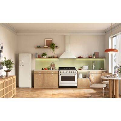 54. SMEG TSF01CREU Toaster
