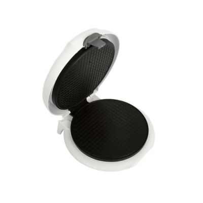 9. ADLER AD 3038 waffle maker