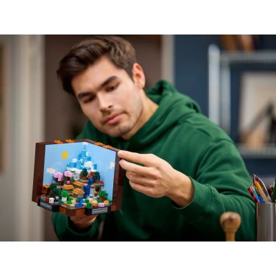 7. LEGO Minecraft 21265 Crafting Table