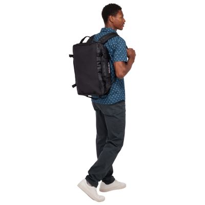 12. Thule Chasm TDSD301 Black Sports Bag 30L Polyester Black