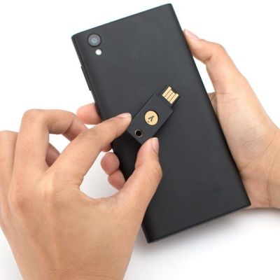 4. Yubico Yubikey 5 NFC U2F FIDO Dongle
