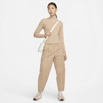 4. Nike Sportswear Collection Essentials Beige L