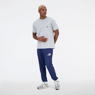 5. New Balance Essentials Reimagined Cott M MT31542AG t-shirt