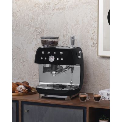 5. Smeg EGF03BLEU coffee machine Manual espresso machine 2.4 l