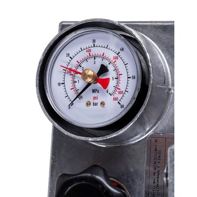 6. Yato YT-24800 pressure calibrator