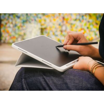 11. Wacom MOVINKPAD 11IN CASE with STAND