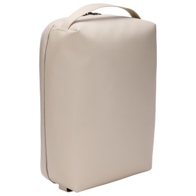 3. Thule Chasm Medium Gear Cube Travel Organizer - Soft Sand