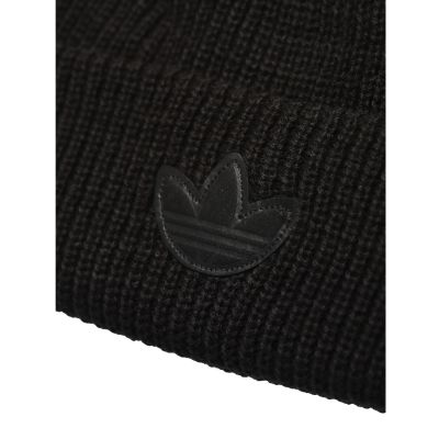 2. Adidas Adicolor Contempo Short Beanie HM1721