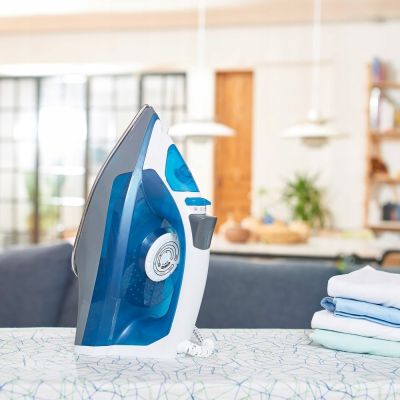 9. Black+Decker BXIR2200E Steam Iron (2200W; White and Blue)