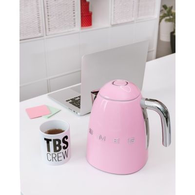 8. Smeg KLF03PKEU Rose Kettle