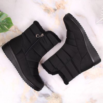 7. NEWS W EVE377A black insulated snow boots with zipper