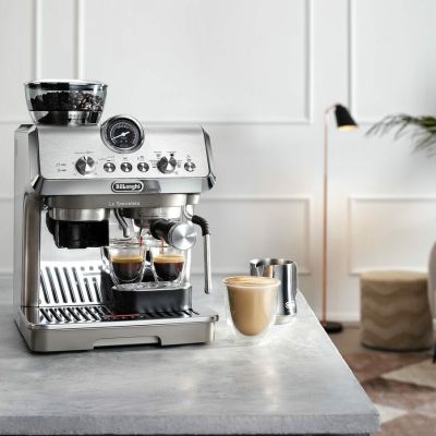 4. De'Longhi EC9255.M Manual Espresso Machine 1.5 L