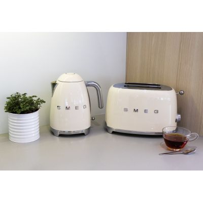 21. SMEG TSF01CREU Toaster