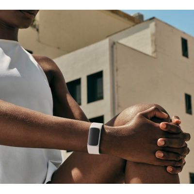 8. Fitbit Charge 6 Smartwatch White