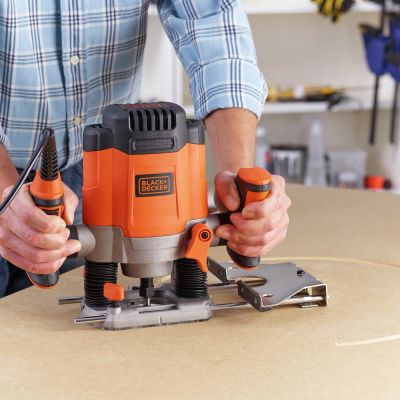 3. 1200WBLACK+DECKER KW1200E router