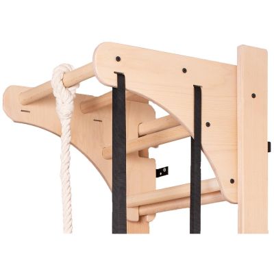28. LADDER WITH WOODEN BAR AND ACCESSORIES BENCHK 111+A204