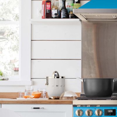 5. Smeg CJF11WHEU Electric Citrus Juicer 70W White