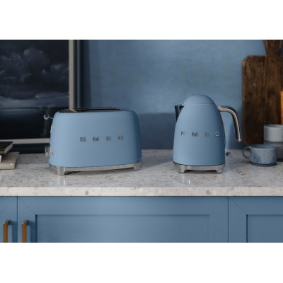 7. SMEG KLF03SBMEU Electric Kettle