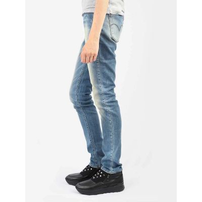 2. Levi's Jeans Wmn 05703-0318