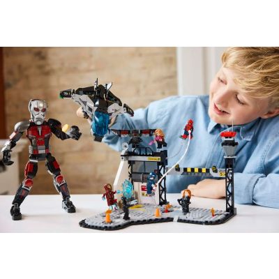 21. LEGO MARVEL SUPER HEROES 76314 Captain America: Civil War Battle