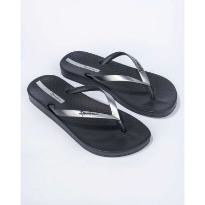 3. Ipanema Anat Women’s Flip-Flops – Stylish and Comfortable for the Beach and Pool