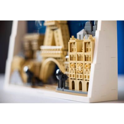 28. LEGO Architecture 21064 Paris