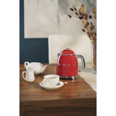 12. SMEG Kettle (KLF05RDEU) mini 0.8L red