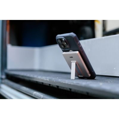 8. UAG Ultra Slim 5K Powerbank - 5000 mAh powerbank with stand, 10W wireless charging, MagSafe compatible, cable included (titanium)