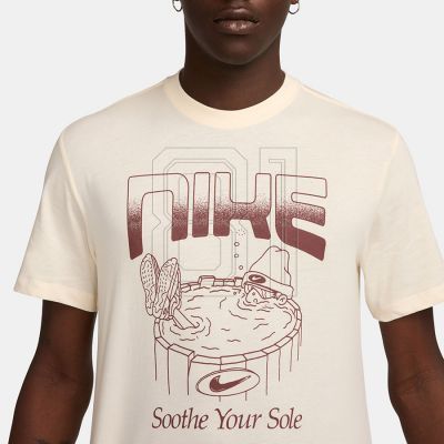 3. Nike Sportswear graphics T-shirt M HQ9264-110
