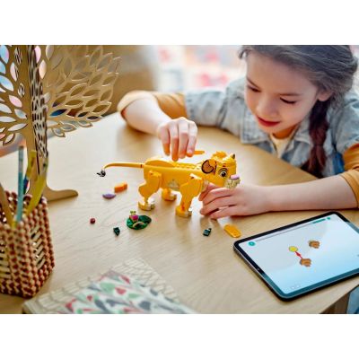 9. LEGO Disney 43243 The Lion King - Simba the Lion Cub