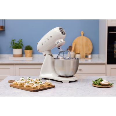 19. SMEG SMF05CREU Kitchen Machine