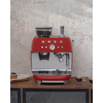 18. Smeg EGF03RDEU coffee machine Manual espresso machine 2.4 l