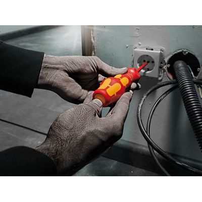 2. Wera 05006640001 Hand Screwdriver Set Straight Screwdriver